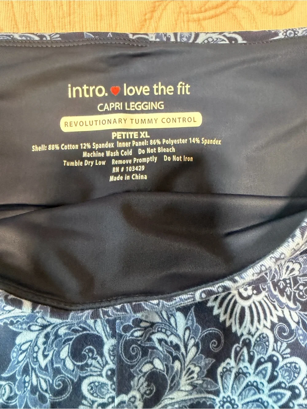 NWT Blue Floral Cropped Tummy Control Leggings